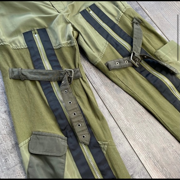 Hot & Delicious Buckle Zip Up Olive Green Cargo Pants, Size S - Picture 12 of 14